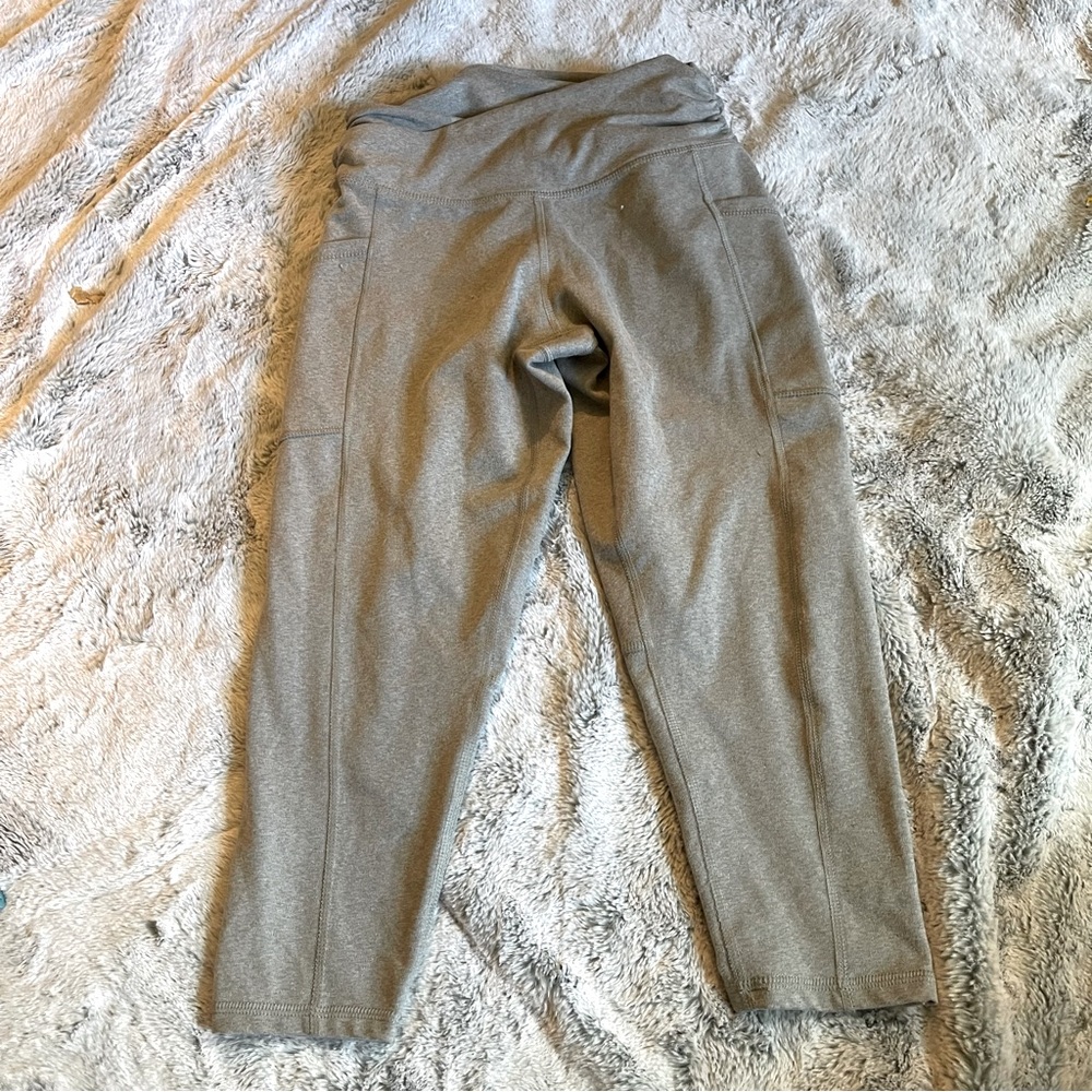 Grey Earth Yoga Cropped Leggings with Pockets - Size Small